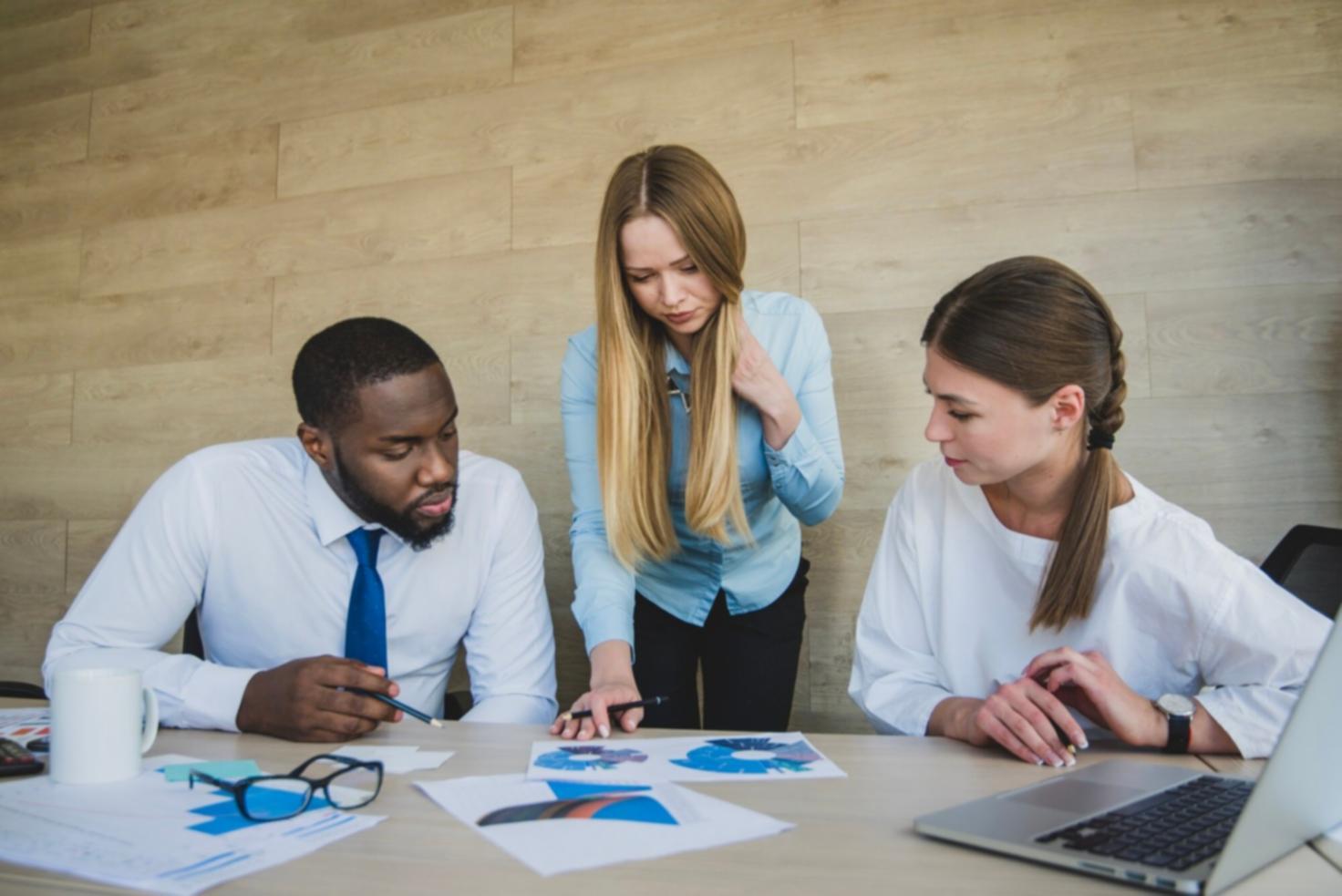 Financial planning workspace with calendar and documentation